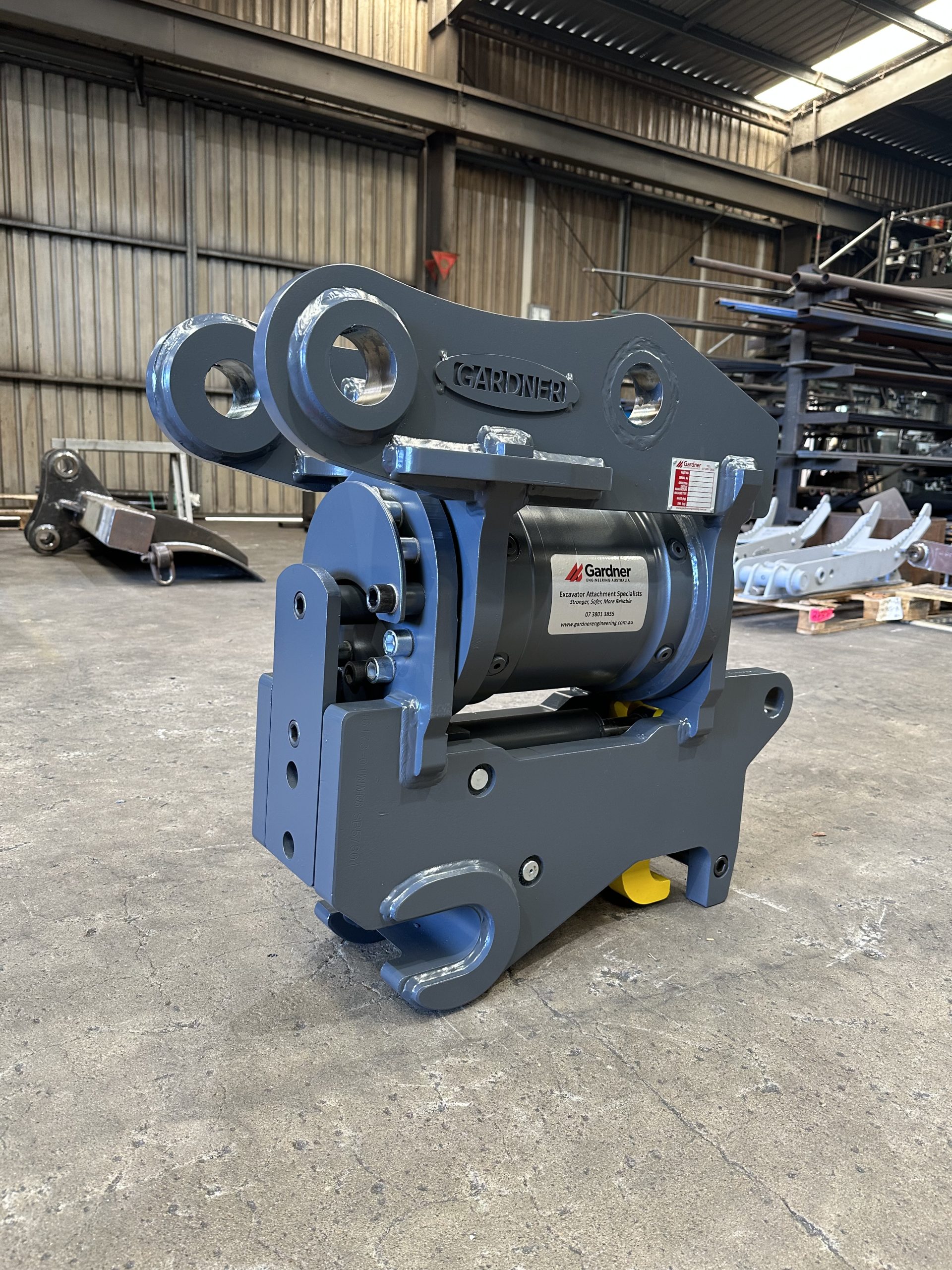 Tilting Auto-Lock Quick Hitches